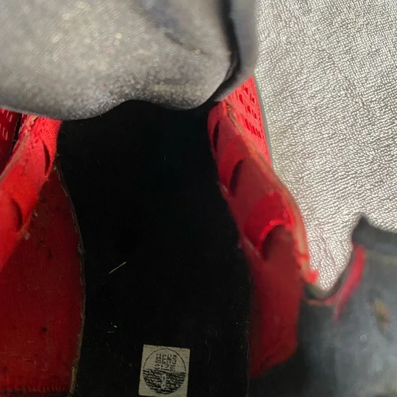 Jordan Red and Black Sneakers High-Top Design - Picture 6 of 6